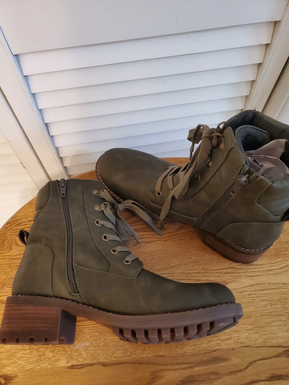 Crown Vintage "Marley" Olive Green Lace Up Boots, Size 9 Medium